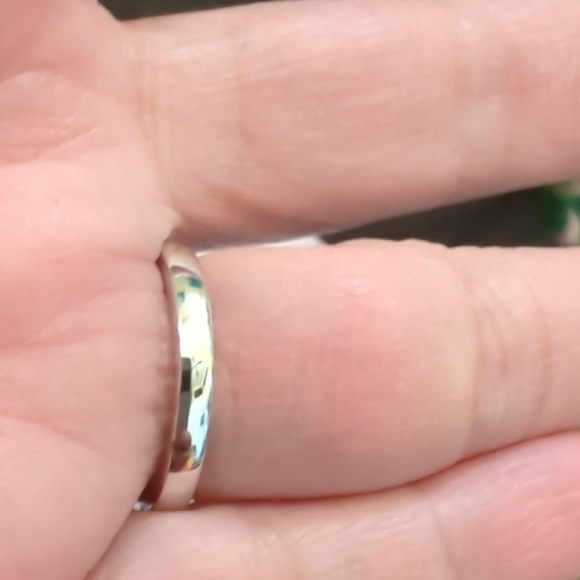 Elegant Silver Diamond Ring - Picture 2 of 4